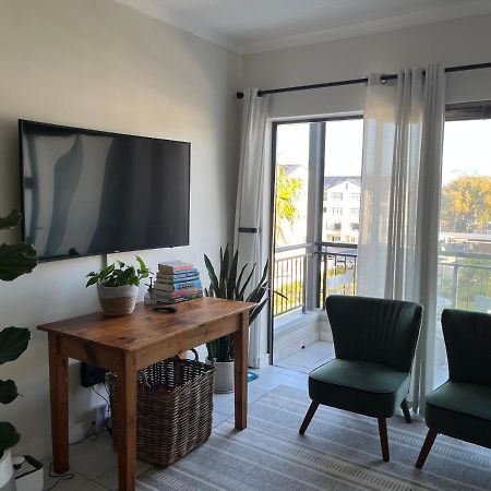 Luxury One Bedroom Apartment Somerset West Exterior photo