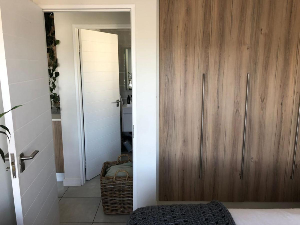 Luxury One Bedroom Apartment Somerset West Exterior photo