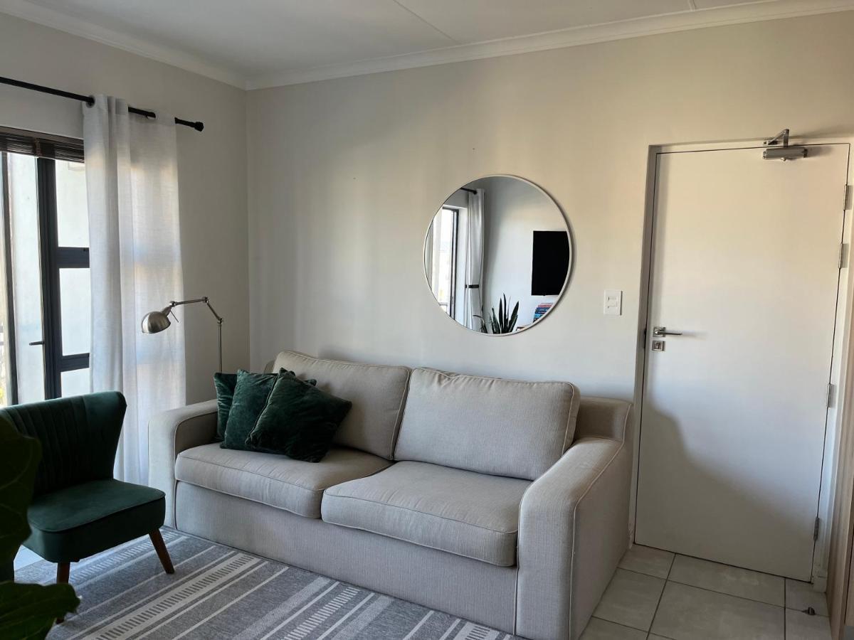 Luxury One Bedroom Apartment Somerset West Exterior photo