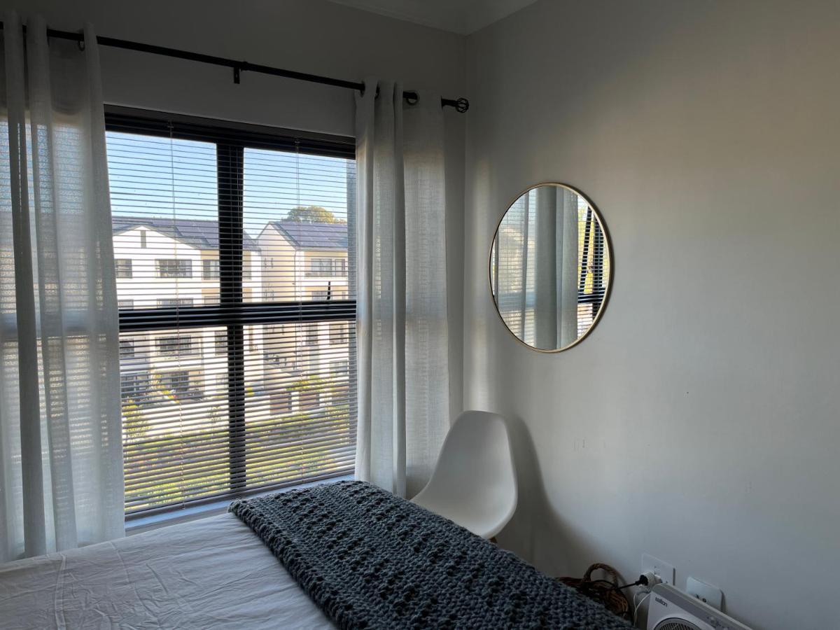 Luxury One Bedroom Apartment Somerset West Exterior photo